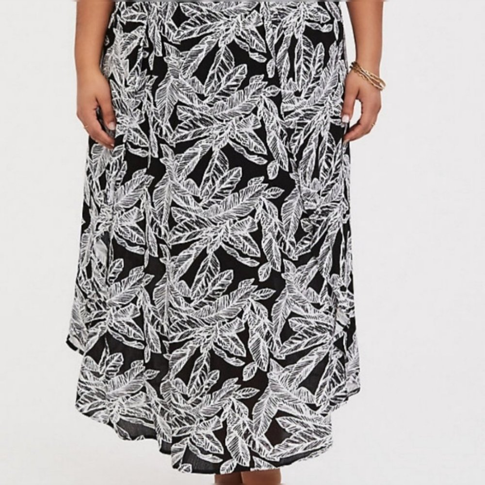 Torrid Gauze Double Front Slit Black and White Maxi Skirt Plus Size 4x